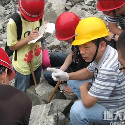 李建威教授荣膺2020年湖北“十佳师德标兵”